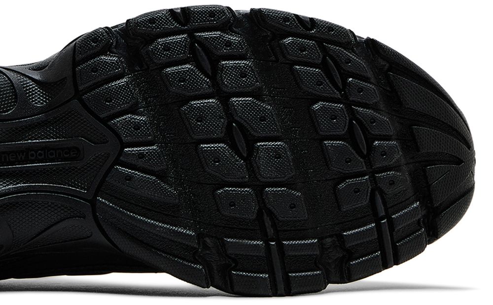 New Balance 740 Triple Black