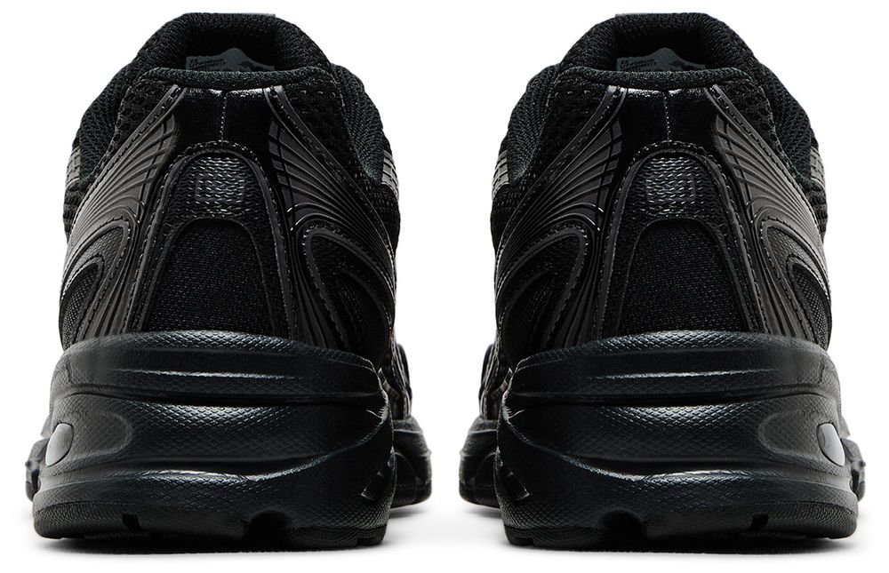 New Balance 740 Triple Black