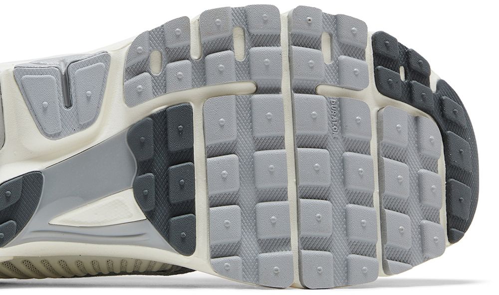 Nike Zoom Vomero 5 Metallic Silver