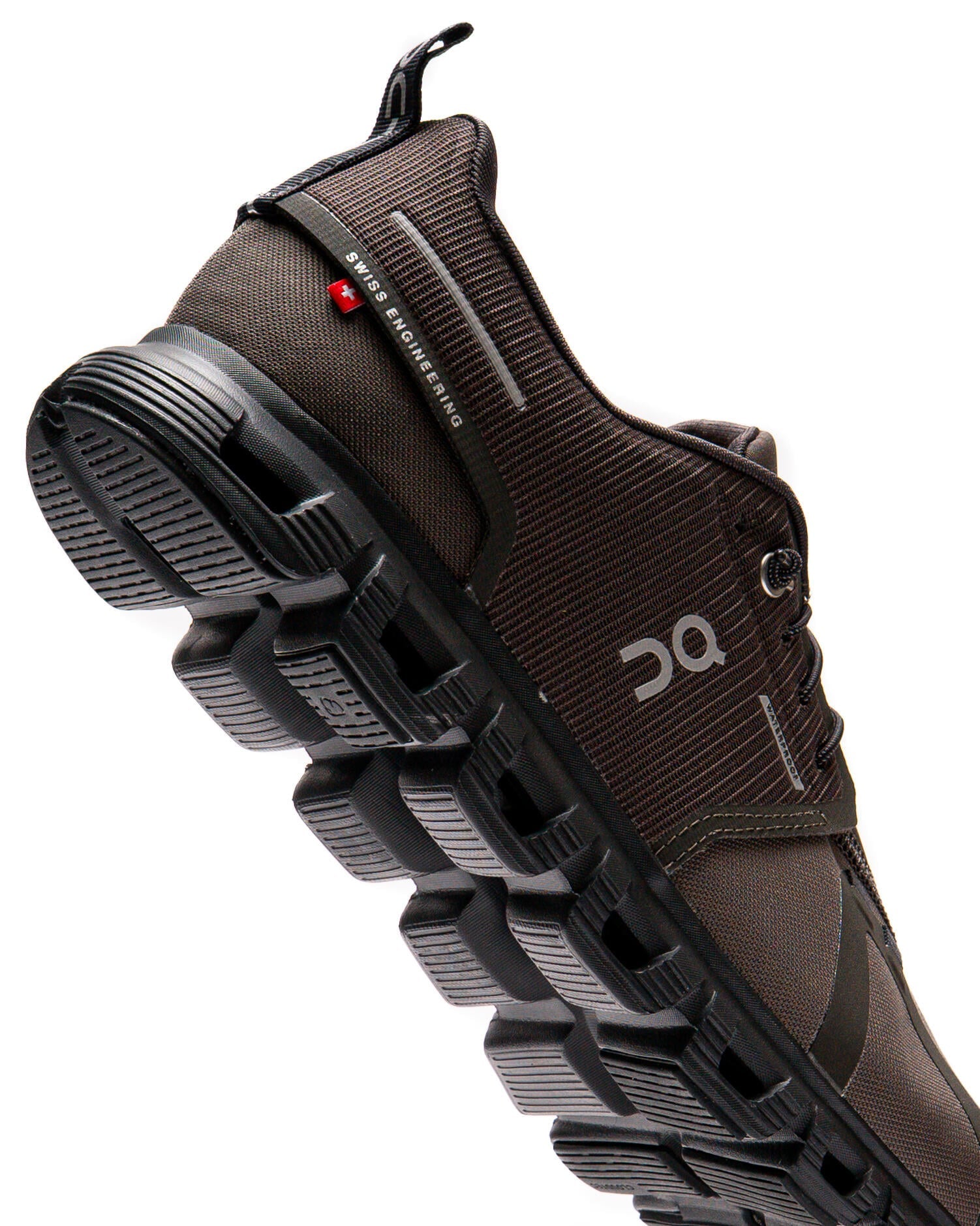 On Running Cloud 6 Waterproof Thorn Black