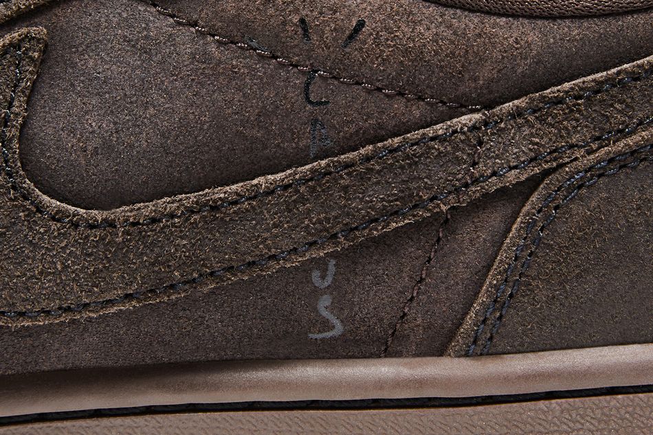 Jordan 1 Retro Low OG SP Travis Scott Velvet Brown