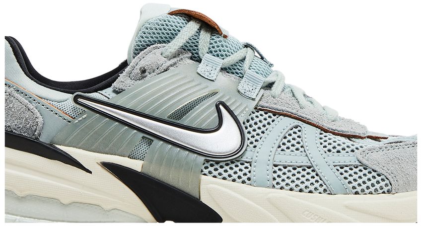 Nike V2K Run Light Pumic Black Chrome (Women's)