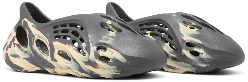 adidas Yeezy Foam RNNR MXT Moon Gray