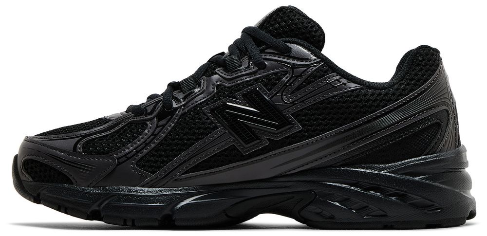 New Balance 740 Triple Black