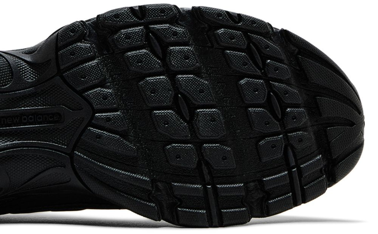 New Balance 740 Triple Black