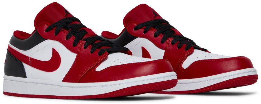 Jordan 1 Low Bulls