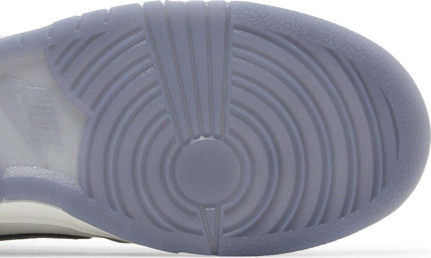 Nike Dunk Low SE Light Carbon