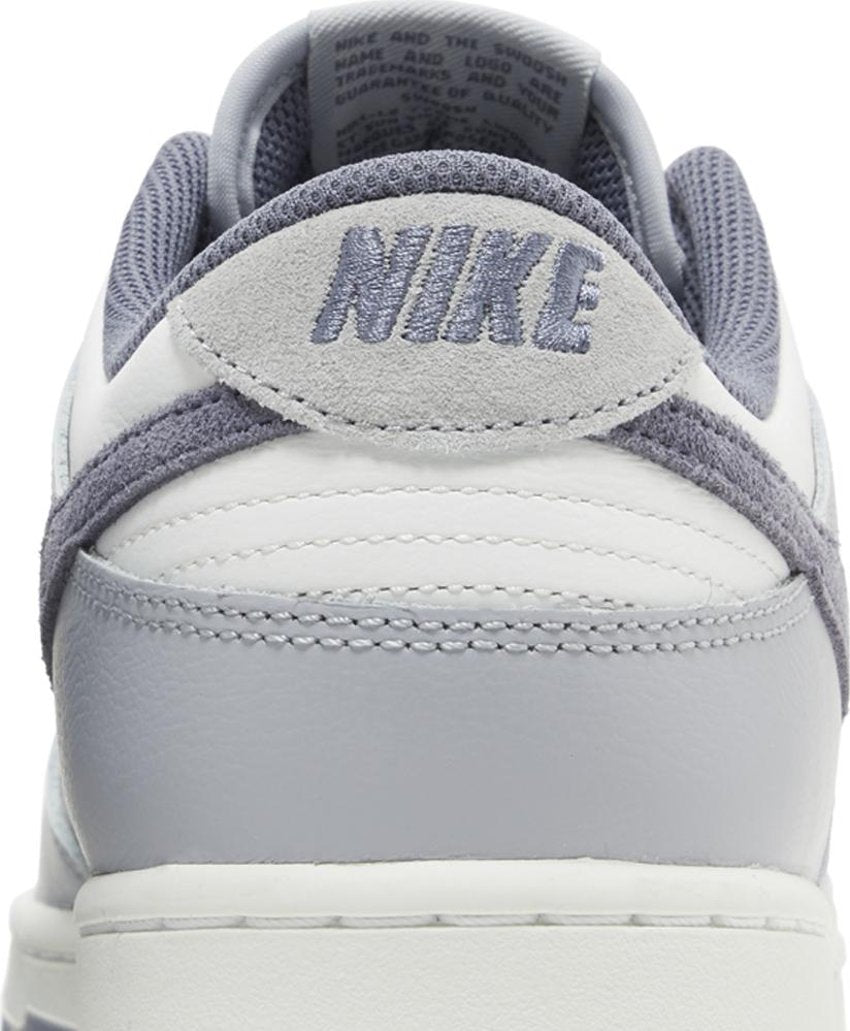 Nike Dunk Low SE Light Carbon