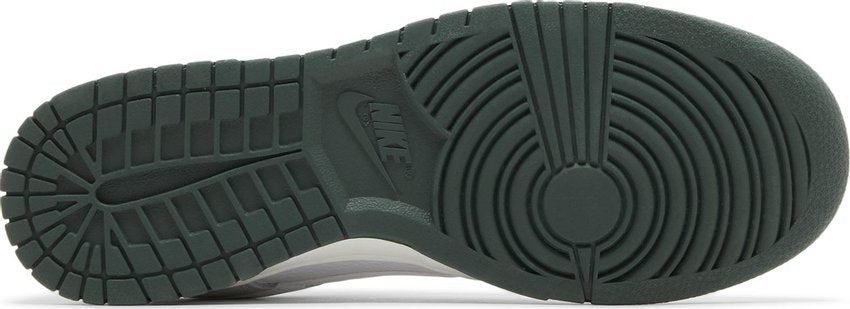 Nike Dunk Low Retro SE Photon Dust Vintage Green