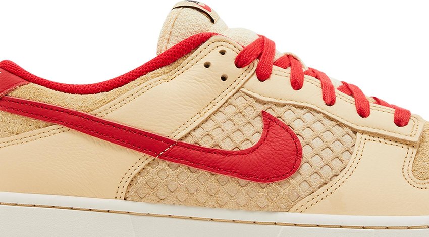 Nike Dunk Low Retro SE Strawberry Waffle