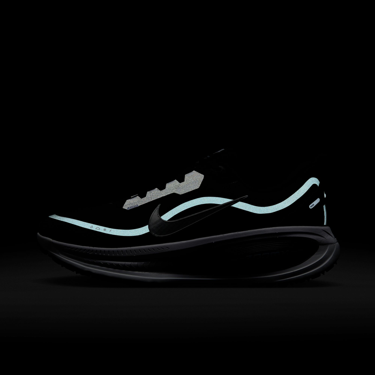 Nike Vomero 18 Gore-Tex Black White Metallic Silver